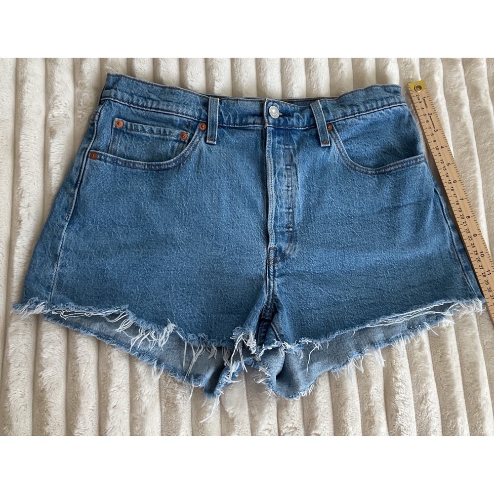 Levis 501 Original High Rise Cut Off Denim Shorts Medium Wash Blue Womens 32 - Picture 3 of 8